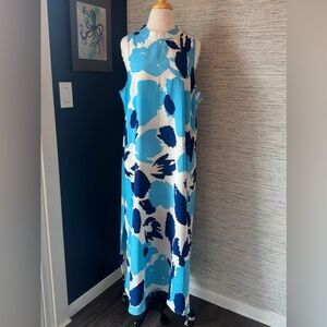 Mud Pie Light Blue/navy floral sleeveless dress. Slits on side.keyhole back Sz L